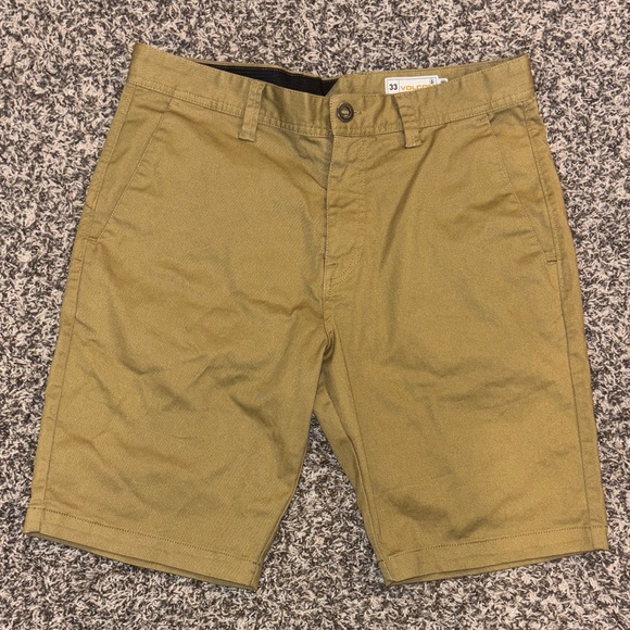 Volcom Other - Volcom Men's Tan Flat Front Shorts Size 33
